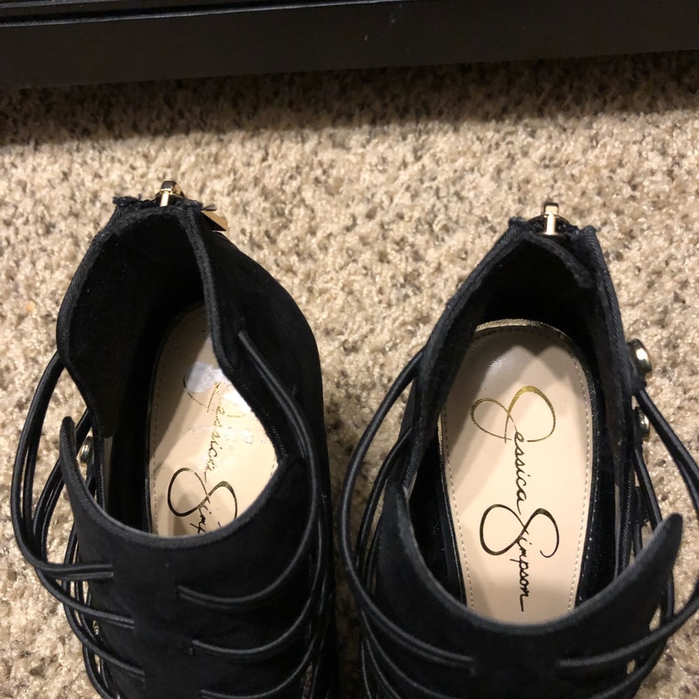Shoes - Picture 4 of 4